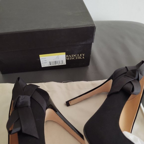 Badgley Mischka Black Open Toe Pump - Picture 4 of 4
